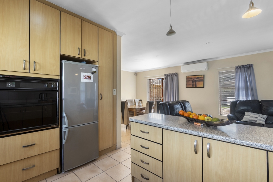 3 Bedroom Property for Sale in Wellway Park East Western Cape